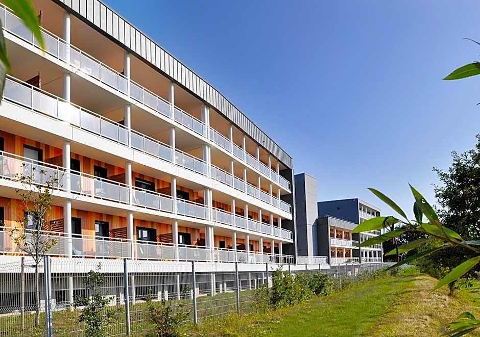 Golden Tulip Pornic Suites