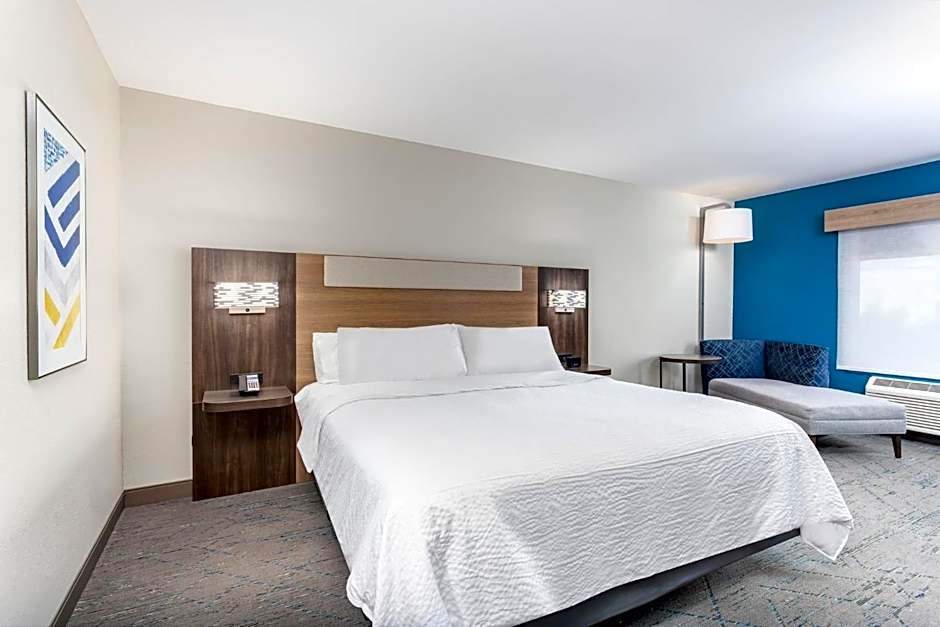 Holiday Inn Express & Suites Lancaster by IHG
