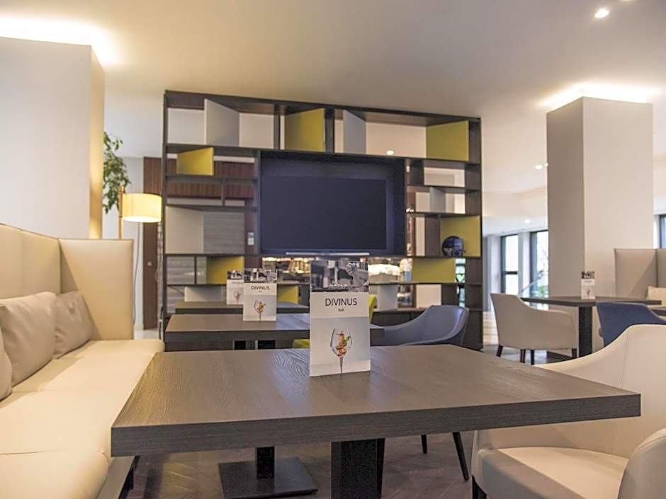 Mercure Roma West