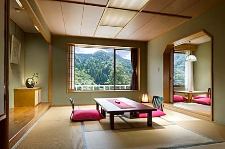 Japanese-Style Twin Room with Mountain View