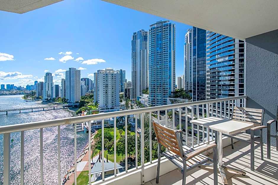 Moorings On Cavill Surfers Paradise