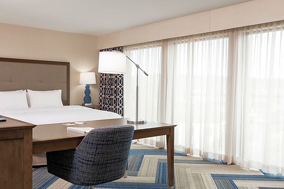 Hampton Inn and Suites La Crosse Downtown