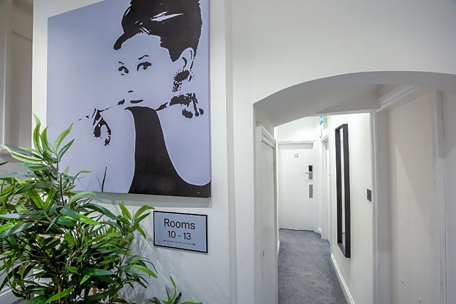 OYO TamTam Acton Hotel