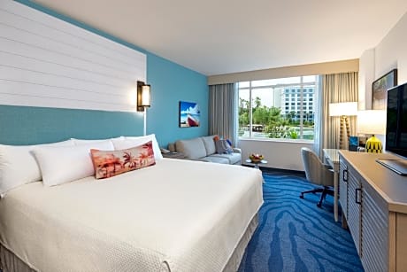 Lagoon View Room - King Bed (Includes Early Park Admission*)