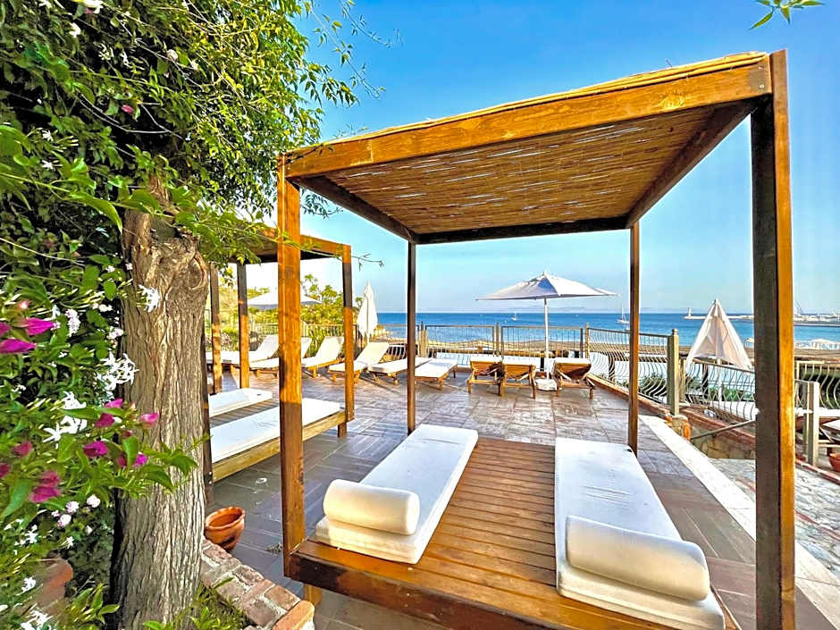 LAUR HOTELS Experience & Elegance