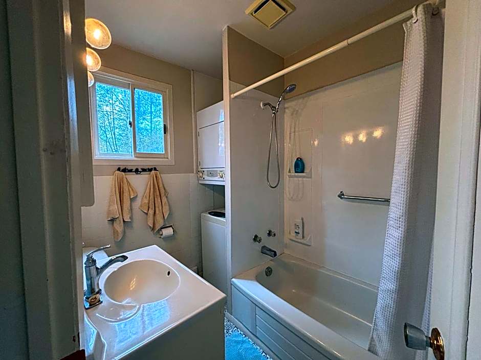 The Louise - Artistic Haven by the Beach