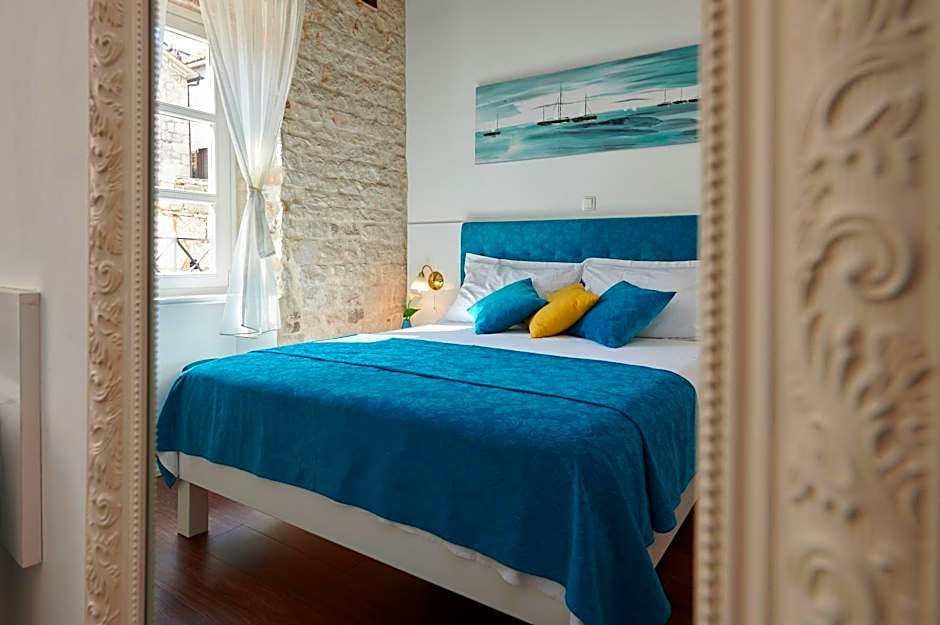 Palace Central Square