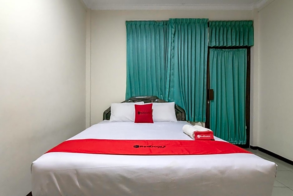 RedDoorz @ Achino Hotel Bandung