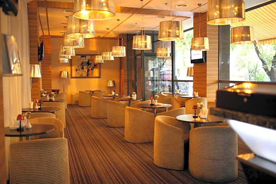 Ani Plaza Hotel
