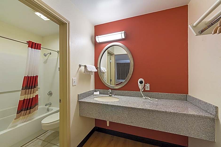 Super 8 by Wyndham New Braunfels I-35