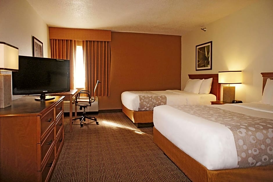 La Quinta Inn & Suites by Wyndham Kansas City North