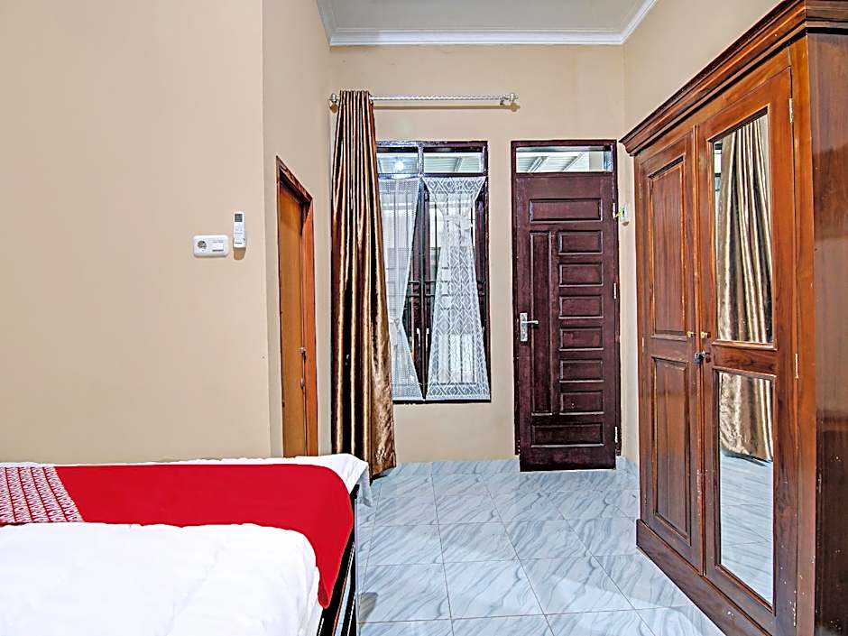 OYO 92176 Sandira Syariah