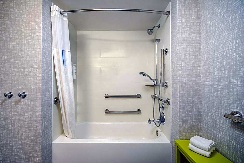 Hampton Inn By Hilton East Aurora
