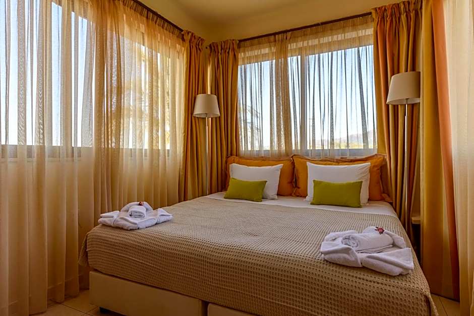 Danelis Studios & Apartments