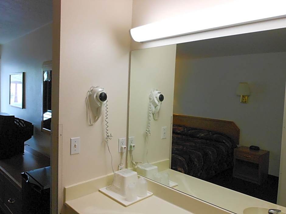 Economy Inn & Suites