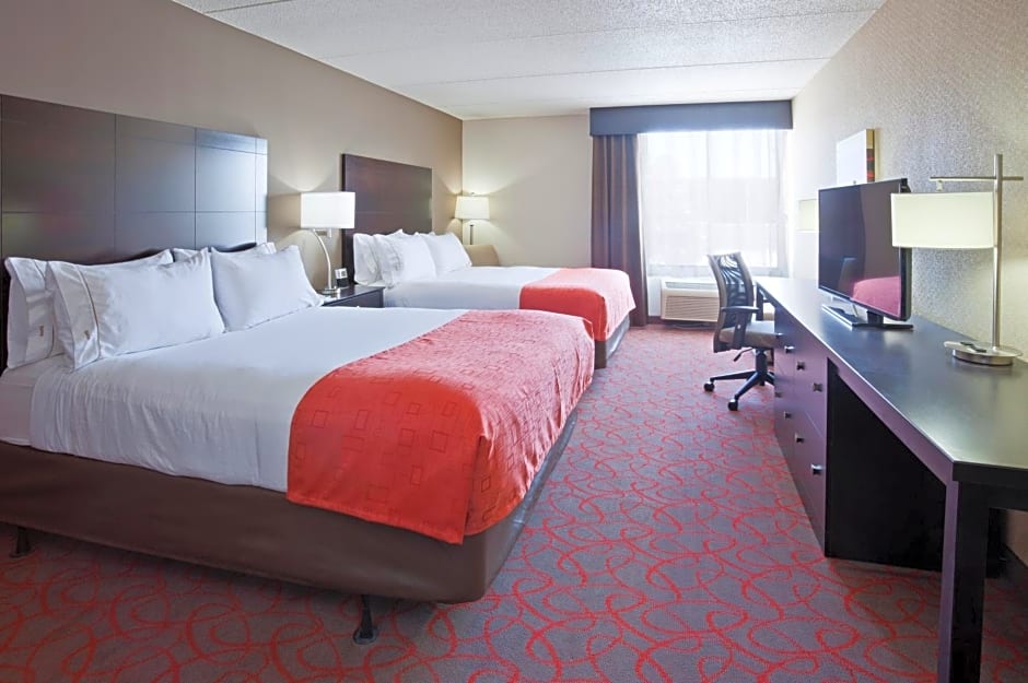 Holiday Inn Express & Suites Bloomington West