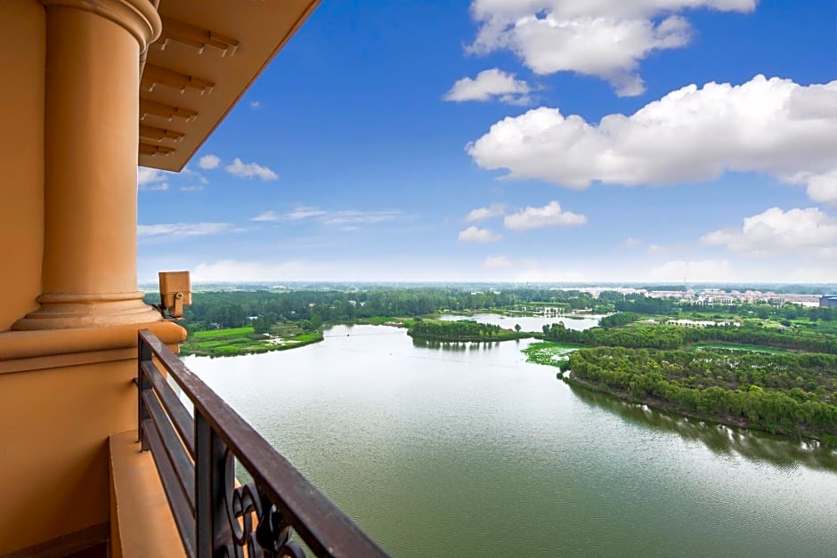 Suqian Shangyang Lake New Century Hotel