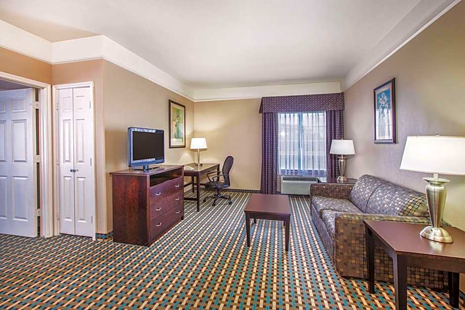 La Quinta Inn & Suites by Wyndham Bay City