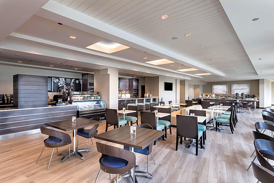 The Island House Hotel a DoubleTree by Hilton