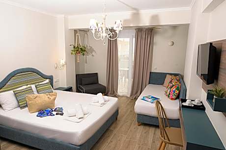 Deluxe Triple Room with Hot Tub