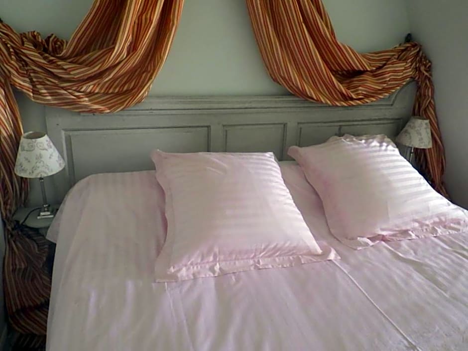 Castel De La Comtesse – Blois, KY