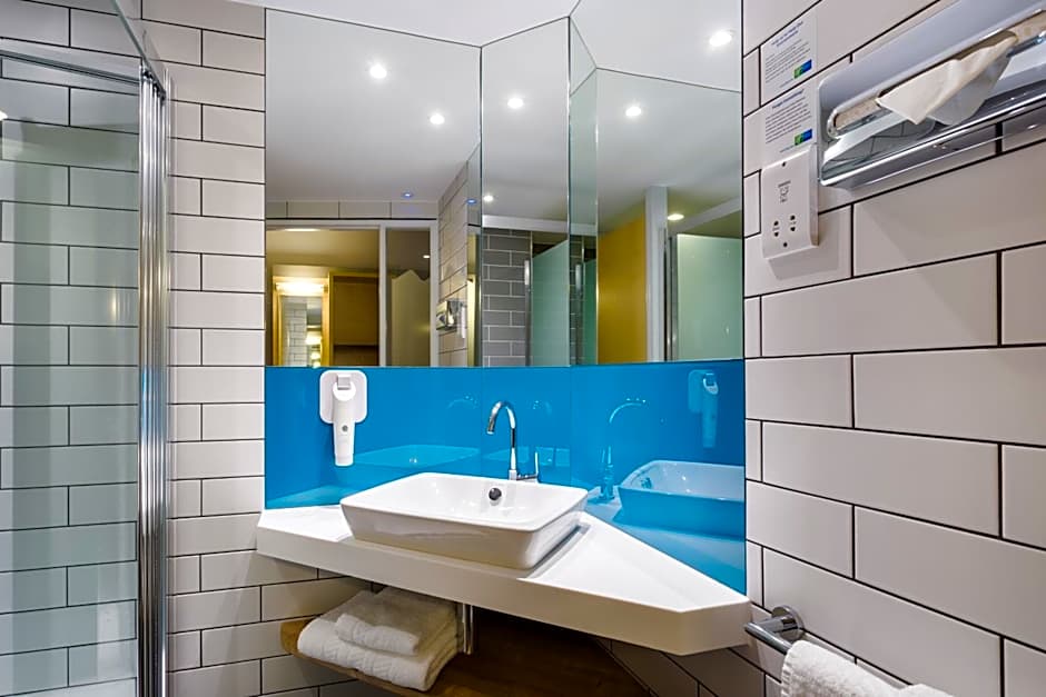 Holiday Inn Express London - Watford Junction By IHG