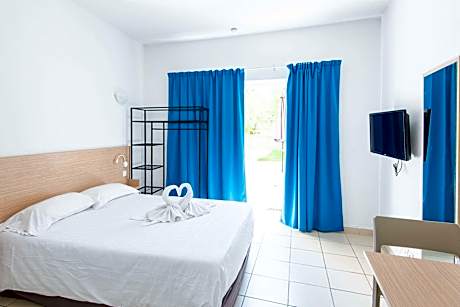 1 Double Bed Nonsmoking Standard Studio