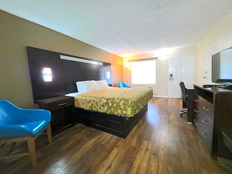 Photo 1 of 6 of Standard 1 King Bed, Nonsmoking