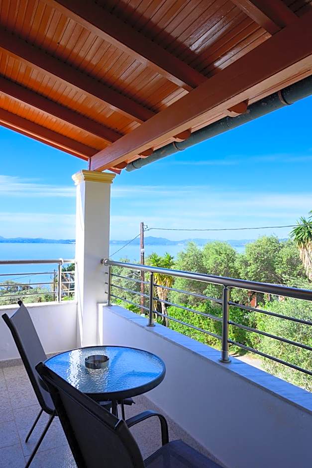 Crystal Blue Hotel, Barbati