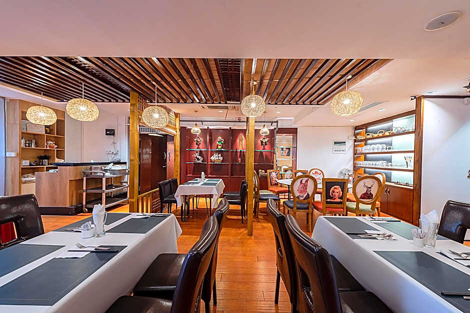 Zhongshan Louis Hotel