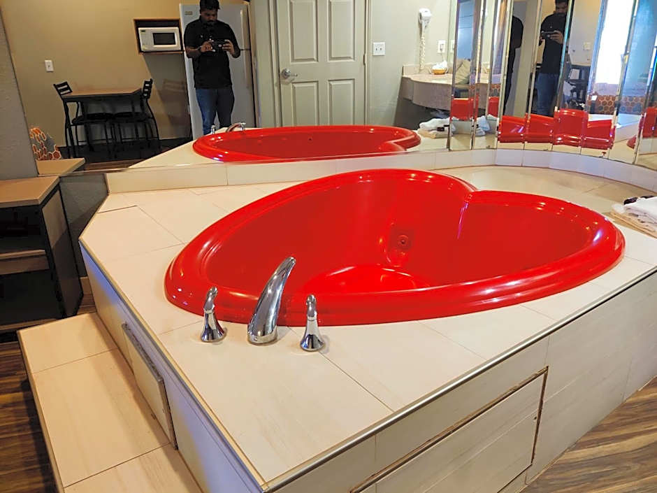 Regency Inn & Suites By Capital O Houston IAH Airport