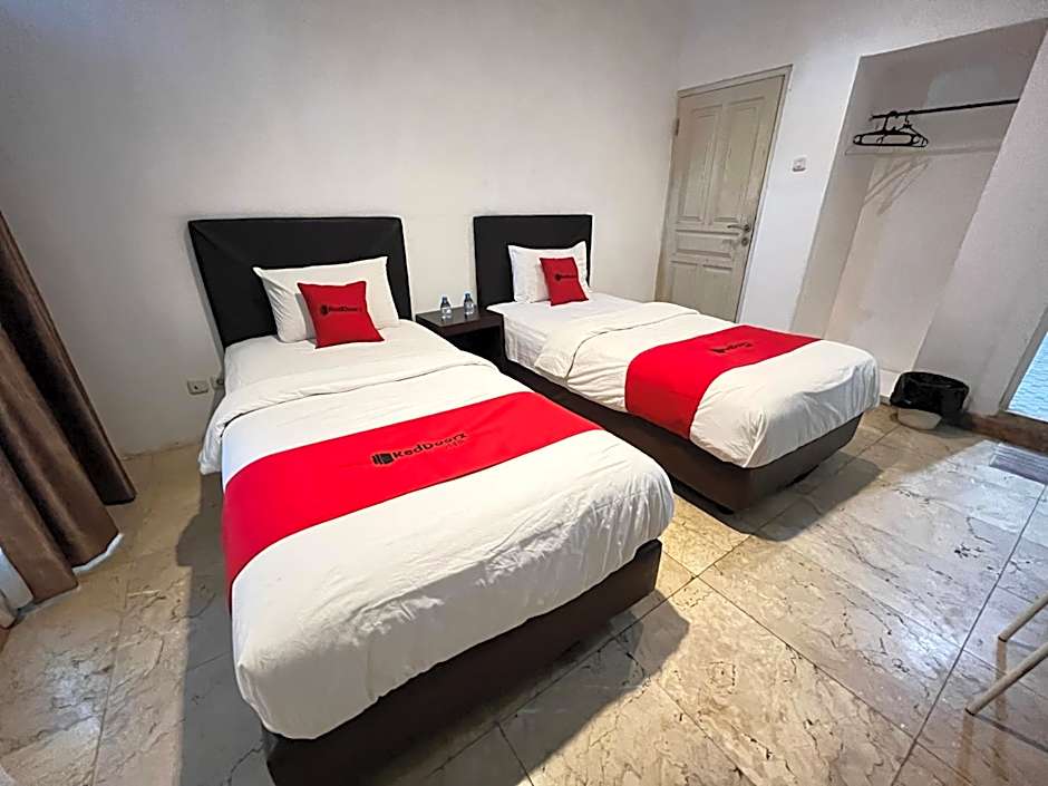 RedDoorz near Kantor Walikota Manado