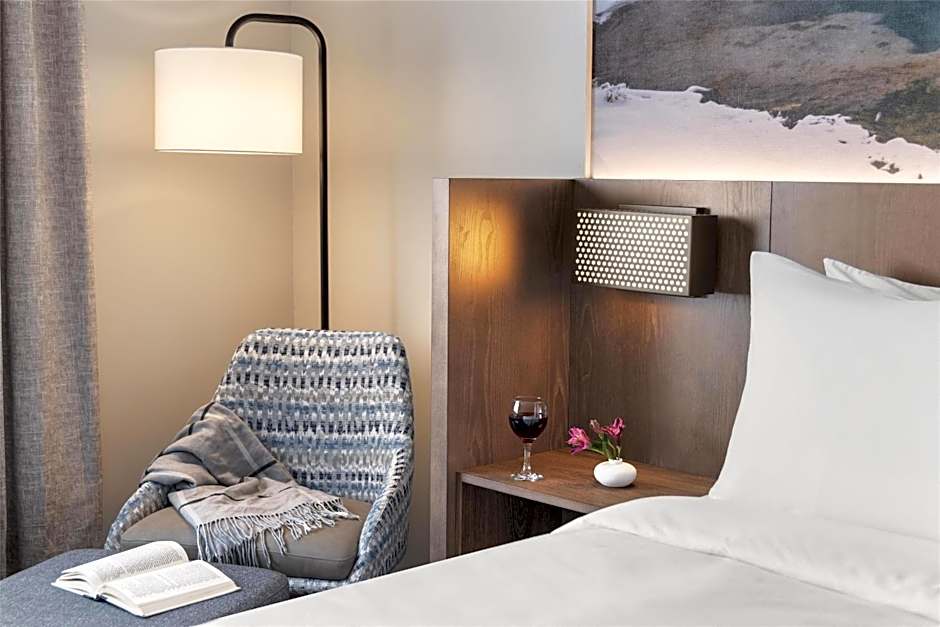 Starlite Yellowstone, Tapestry Collection by Hilton