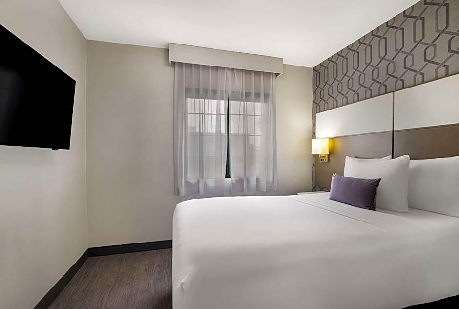 Sunset West Hotel SureStay Collection By Best Western