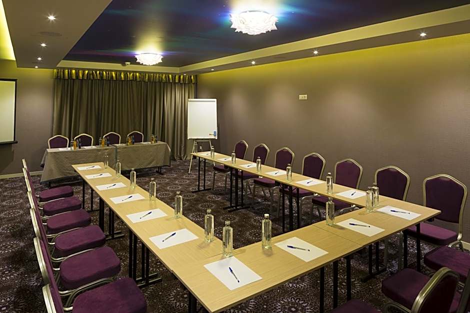 Exclusive Hotel & More