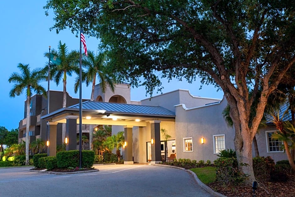 La Quinta Inn & Suites by Wyndham Ft. Myers Sanibel Gateway