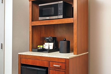 Queen Room with Two Queen Beds and Bath Tub - Mobility/Hearing Accessible