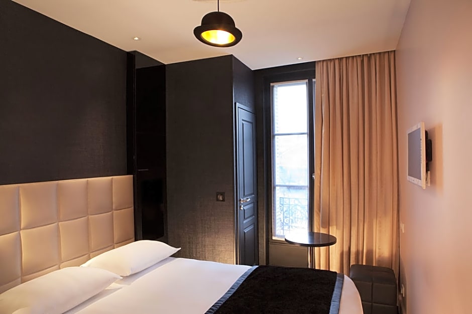 First Hotel Paris Tour Eiffel