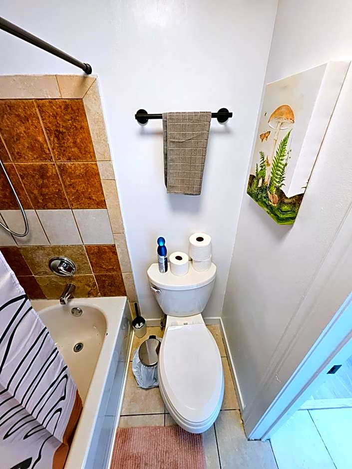 JstLikeHome - Old Ottawa Suite & Guesthouse