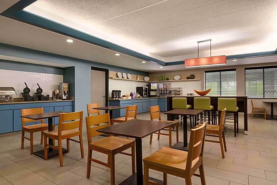 Country Inn & Suites by Radisson, Port Clinton, OH