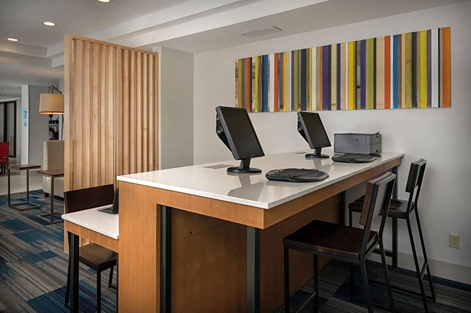 Holiday Inn Express Lawrence By IHG