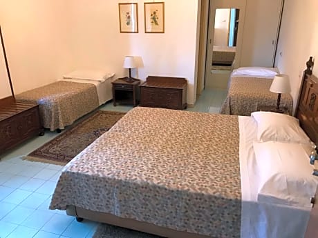 Standard Triple Room with Garden View