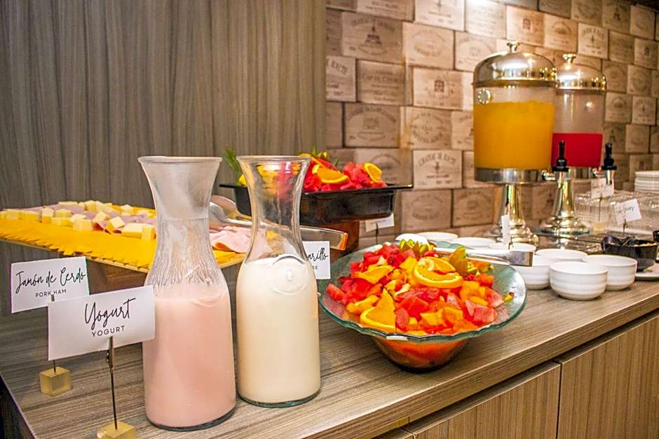 Ramada Panama Centro via Argentina