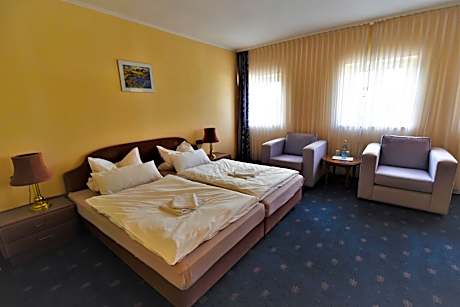 Double or Twin Room with Bathroom