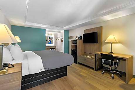 1 King Bed Suite Nonsmoking Upgrade