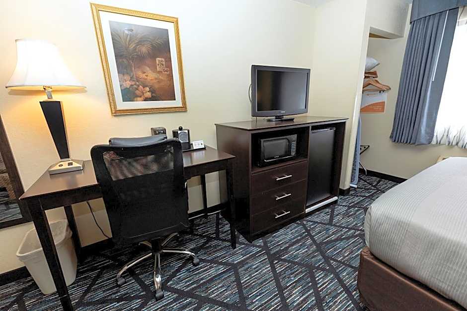 Quality Inn & Suites Marinette