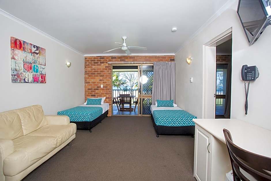 Sarina Beach Motel