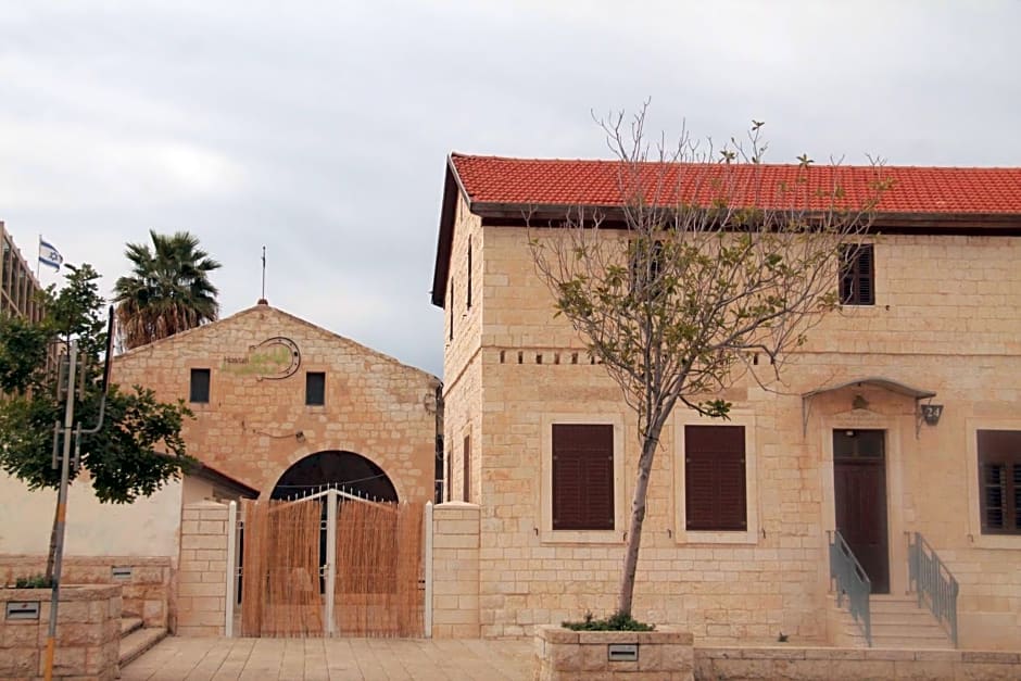 Al Yakhour Hostel