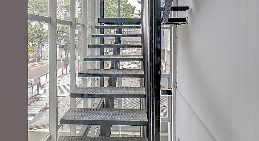 Collection O Cihampelas Near Ciwalk Formerly Regia Cihampelas