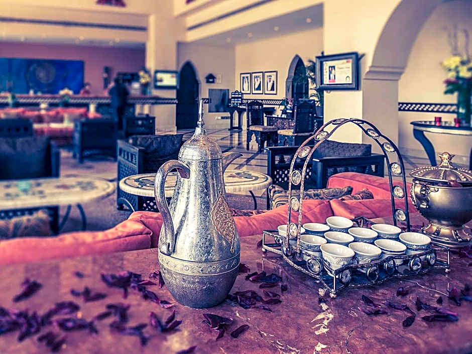 Mercure Grand Hotel Seef Hotel